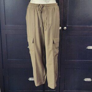 Banana Republic BR Sport Khaki Colored Cargo Pants PETITE Large